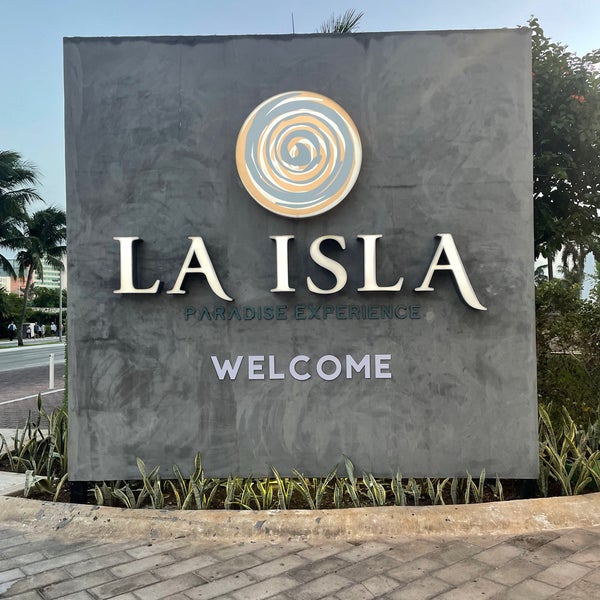 Foto tirada no(a) La Isla Shopping Village por Liliana Isabel A. em 5/25/2022