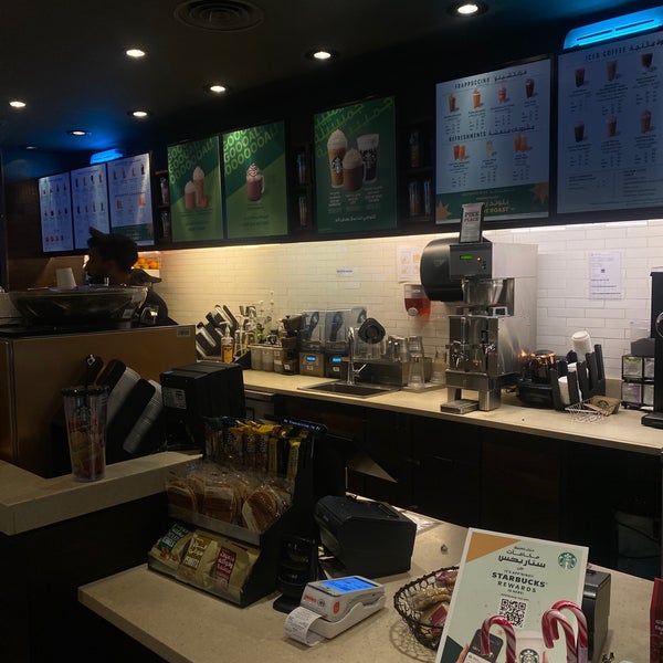 Foto tirada no(a) Starbucks por Ahmd em 11/22/2022