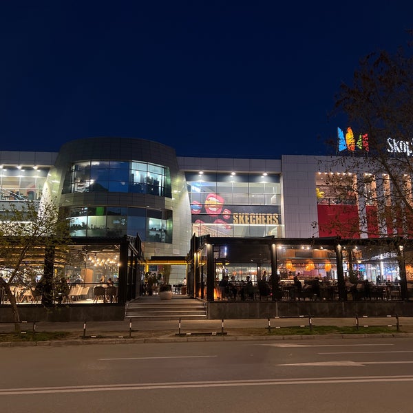 4/12/2022にErsin Ç.がSkopje City Mallで撮った写真