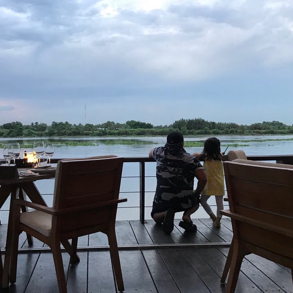 7/22/2020 tarihinde Celina K.ziyaretçi tarafından The Deck Saigon'de çekilen fotoğraf