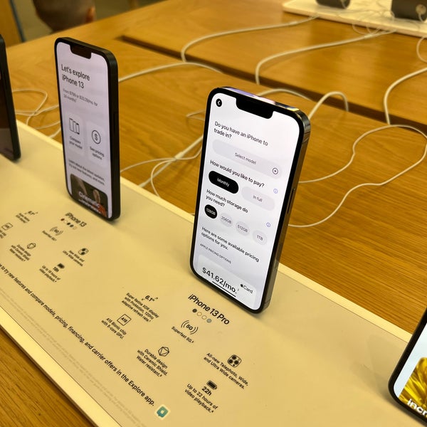 Apple Los Cerritos Electronics Store