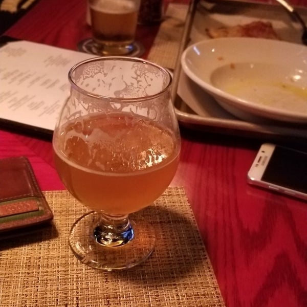 Photo prise au SBC Restaurant &amp; Brewery par Dan P. le6/5/2019