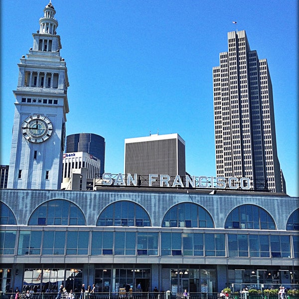 Foto tirada no(a) Ferry Building Marketplace por Lisa F. em 5/1/2013