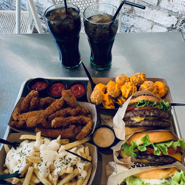Foto tirada no(a) TGB The Good Burger por D7 em 10/25/2019