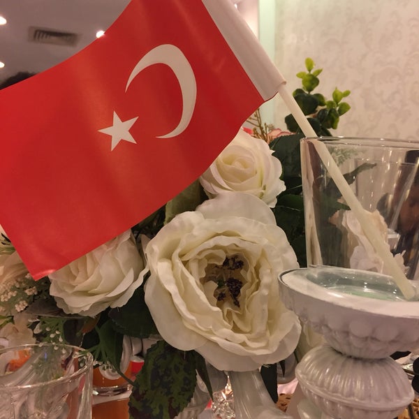 Das Foto wurde bei Salon Arya Düğün Salonu von Ilke P. am 10/29/2016 aufgenommen