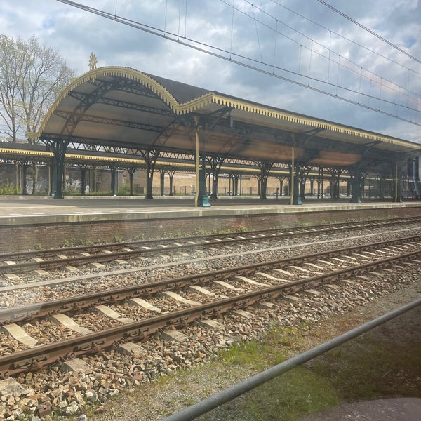 Foto tirada no(a) Station &#39;s-Hertogenbosch por Thyn S. em 4/29/2023