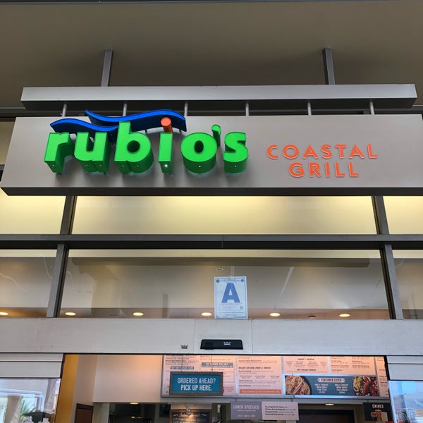 Foto scattata a Rubio&#39;s Coastal Grill da Tom R. il 6/18/2019