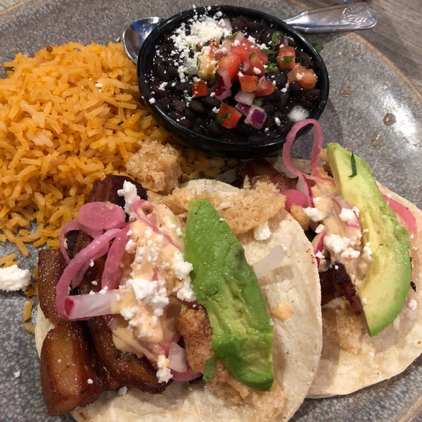 Foto diambil di Lola&#39;s Mexican Cuisine oleh Tom R. pada 8/19/2018