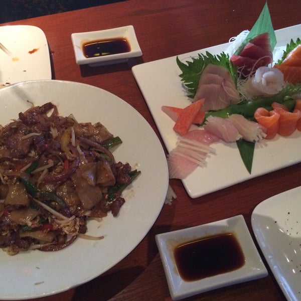 Foto scattata a Fusha Asian Cuisine da Calvin G. il 5/10/2015