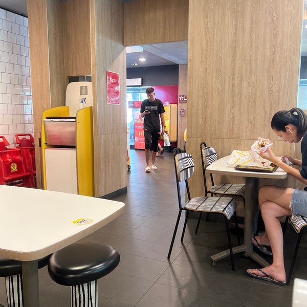 McDonald's Fast Food Restaurant in Singapore