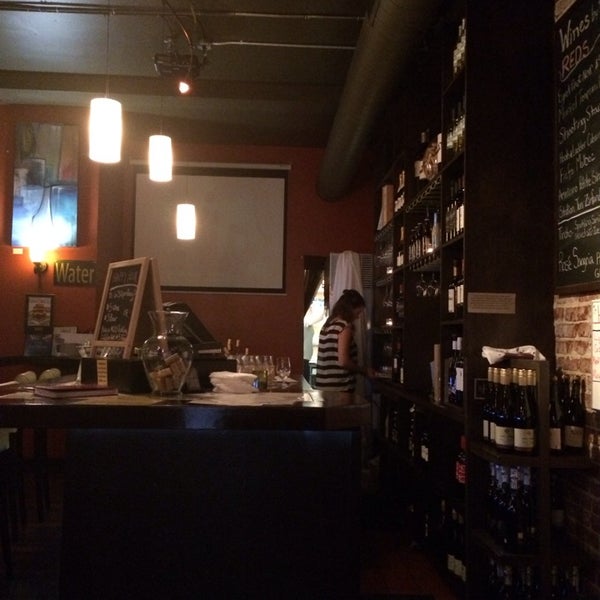 Photo taken at Splash Wine Lounge by Steven H. on 3/8/2014