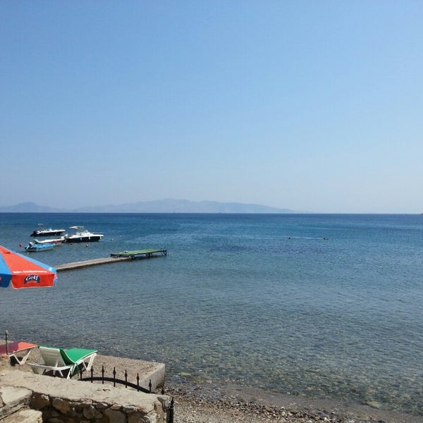 Foto tomada en Ekin Plaj Bar  por Deniz K. el 8/26/2014