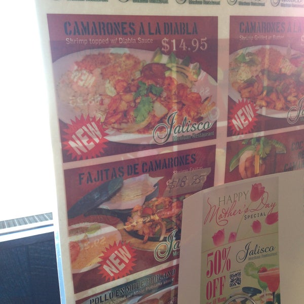 Foto diambil di Jalisco&#39;s Mexican Restaurant oleh Dola pada 5/7/2013