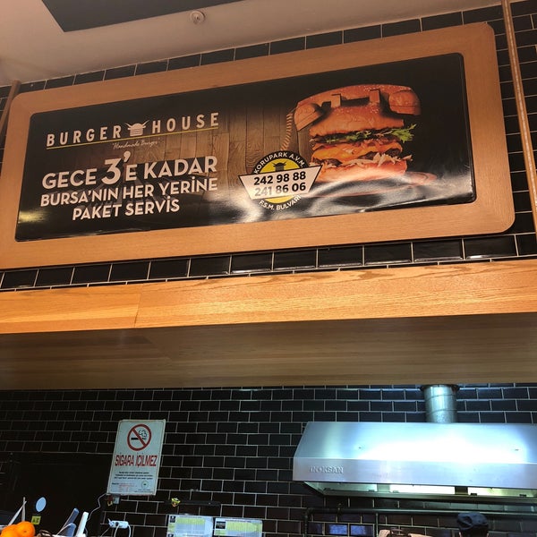 Das Foto wurde bei Burger House von Jeejej am 1/13/2019 aufgenommen