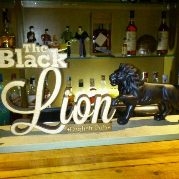 Foto tirada no(a) The Black Lion por Pilar G. em 5/9/2013