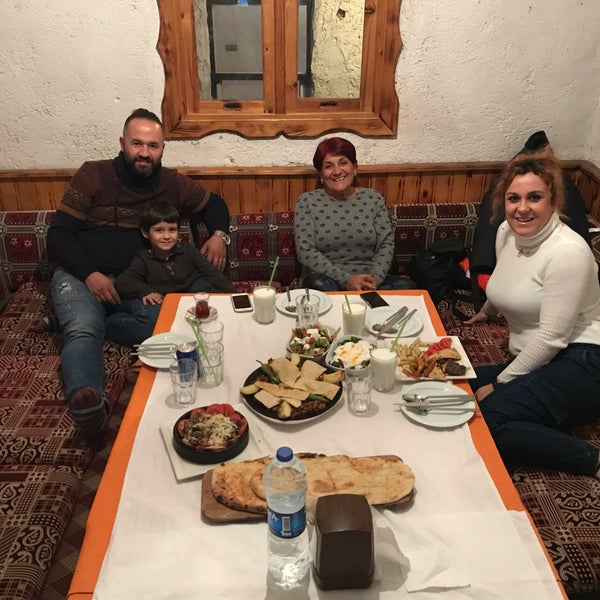 Das Foto wurde bei Anadolu Köyü Restaurant von NAZAN D. am 12/7/2018 aufgenommen