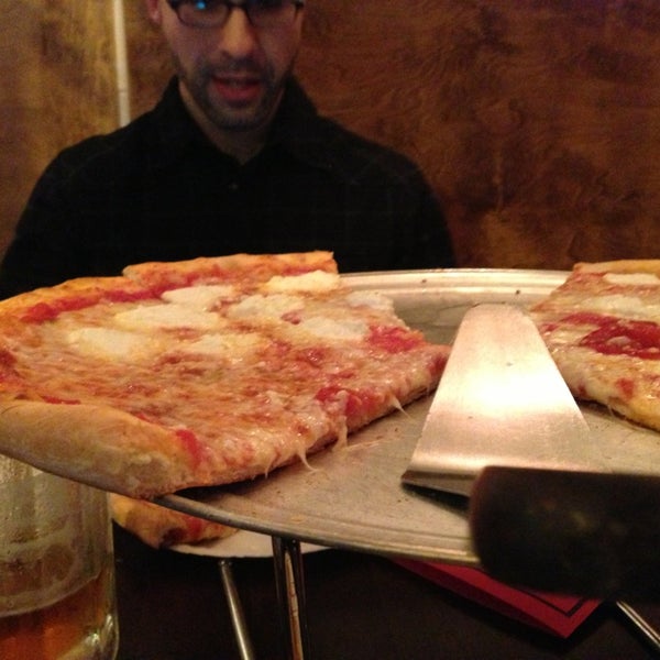 Photo prise au Rosco&#39;s Pizza par Juan (John) T. le12/28/2012