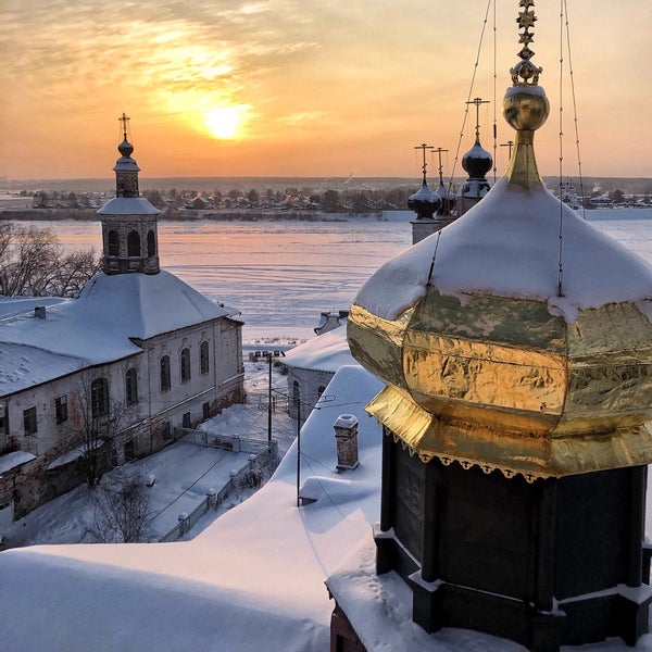 Колокол возле Успенского собора Смоленск