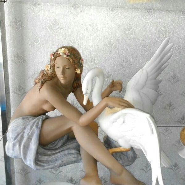 Александр маккуин коллекция 2010. Платья александра маккуина. Signers magazine home. Круизная коллекция alexander mcqueen 2013. Александр маккуин весна 2022.