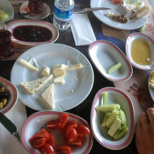 4/13/2014에 İbrahim님이 By Asi Chef&#39;s Hatay Sofrası에서 찍은 사진