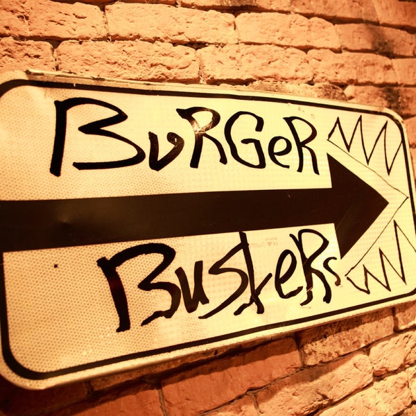 3/28/2016 tarihinde Daniel V.ziyaretçi tarafından Burger Busters &amp; Hookahfunk'de çekilen fotoğraf