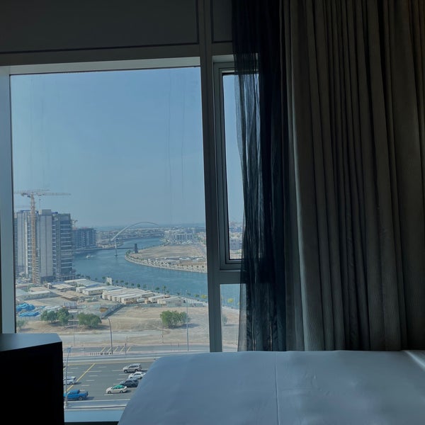 Foto tirada no(a) V Hotel Dubai, Curio Collection by Hilton por Maryam em 10/29/2023