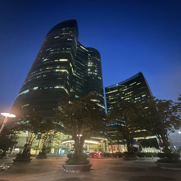 Energy Complex (เอนเนอร์ยี่ คอมเพล็กซ์) EnCo - Chatuchakのオフィスビル