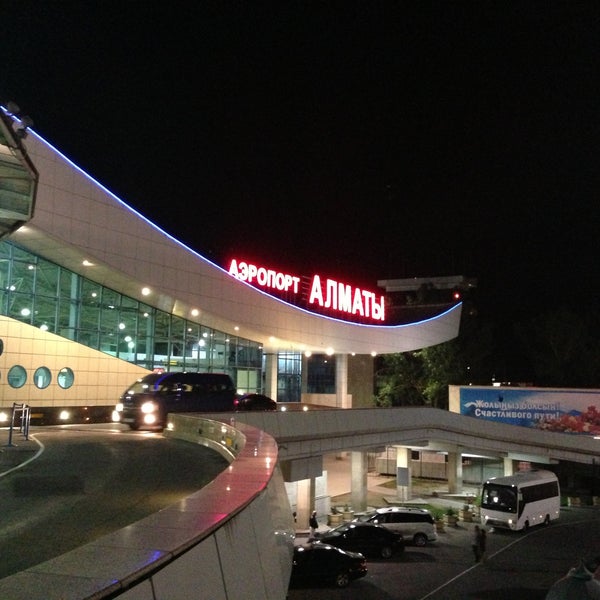 Foto tirada no(a) Almaty International Airport (ALA) por Bulat Z. em 4/27/2013