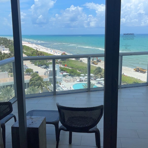 Foto scattata a Eden Roc Resort Miami Beach da Eyas abdulrhman. il 7/1/2022