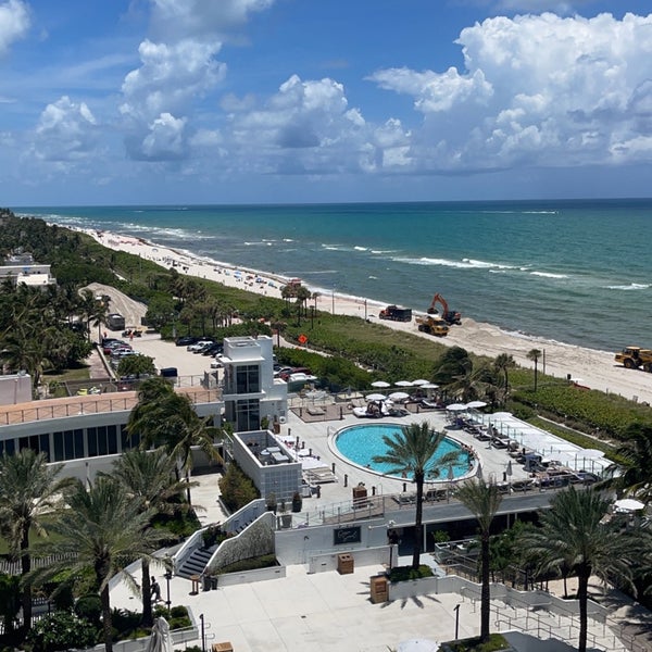 Photo taken at Eden Roc Resort Miami Beach by Eyas abdulrhman. on 7/1/2022