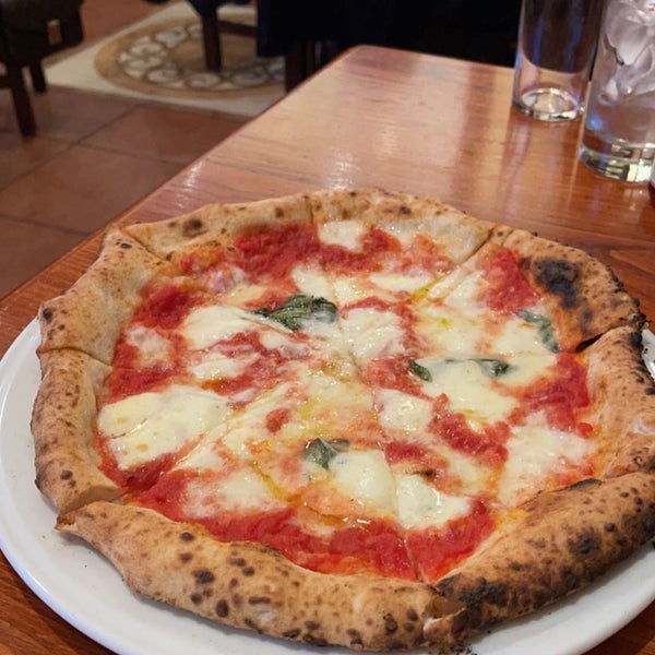 Foto scattata a Spacca Napoli Pizzeria da Eyas abdulrhman. il 11/26/2022