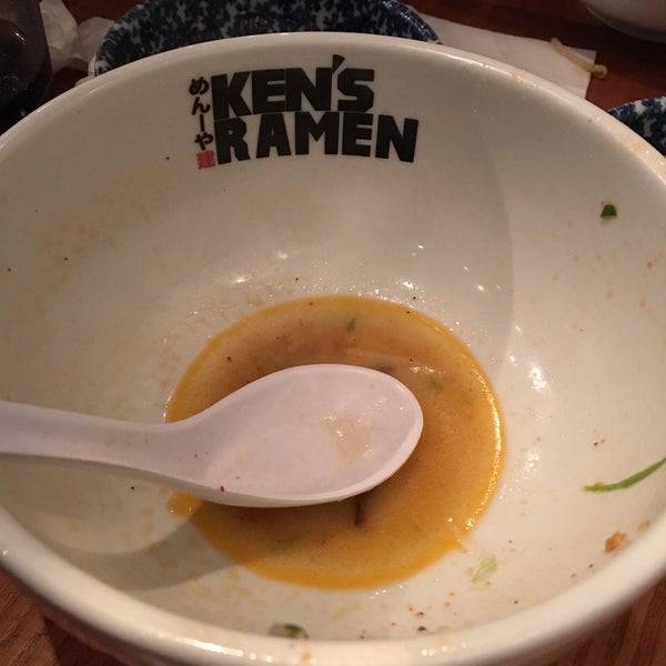 10/4/2016にEric P.がKen&#39;s Ramenで撮った写真