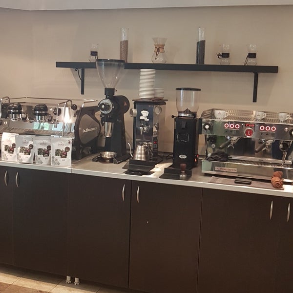 6/20/2019にIvayloがDabov specialty coffeeで撮った写真