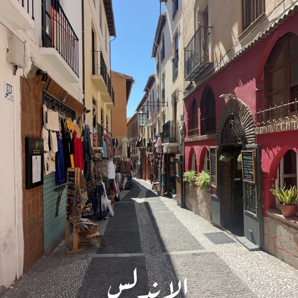 รูปภาพถ่ายที่ Granada โดย S AlOtaibi เมื่อ 7/26/2023