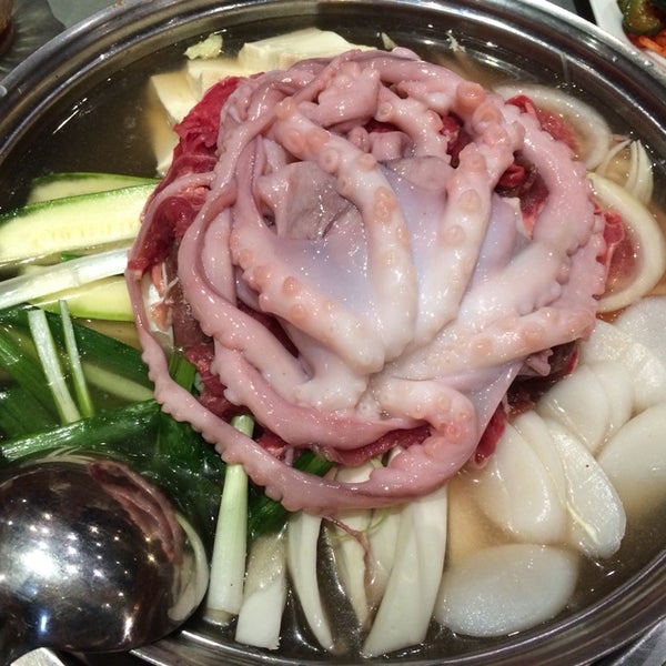 รูปภาพถ่ายที่ Royal Seoul House Korean Restaurant โดย Julia G. เมื่อ 11/6/2013