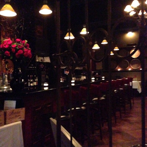 Foto tomada en Chef Adrianne&#39;s Vineyard Restaurant and Wine Bar  por Patty C. el 2/8/2015
