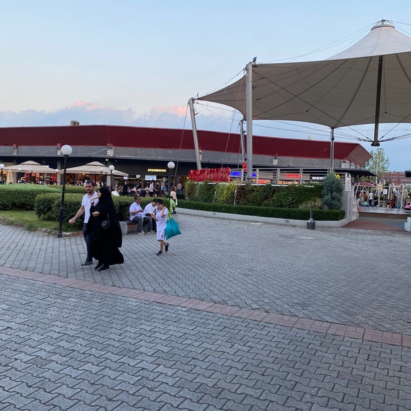 Photo taken at Outlet Center İzmit by 🅰️bdullah on 8/10/2022