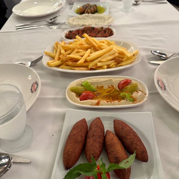 Foto tirada no(a) Al Madina Restaurant İstanbul مطعم المدينة اسطنبول por 🅰️bdullah em 7/30/2023
