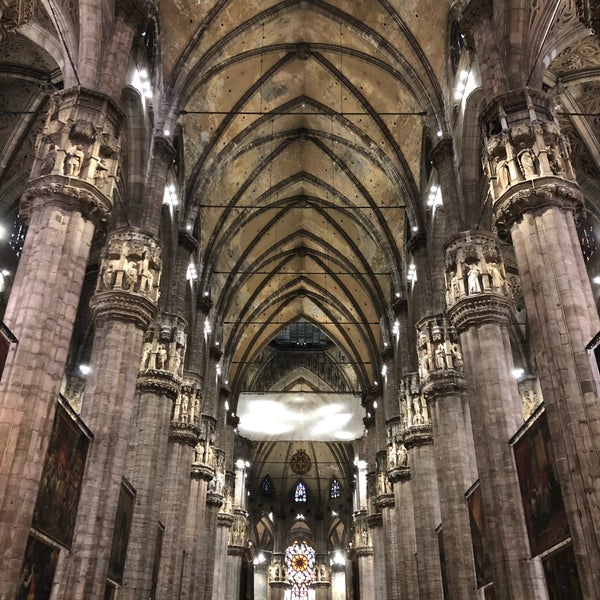 รูปภาพถ่ายที่ Duomo di Milano โดย Dhawal L. เมื่อ 10/8/2018