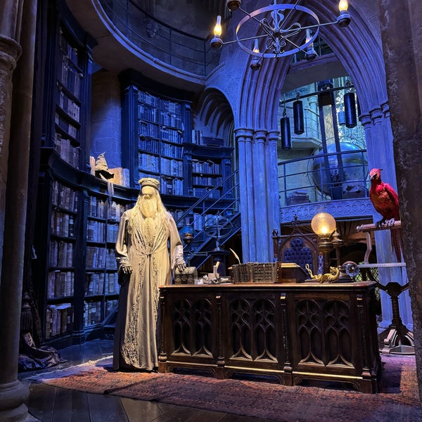 Снимок сделан в Warner Bros. Studio Tour London - The Making of Harry Potter пользователем Dhawal L. 11/16/2023