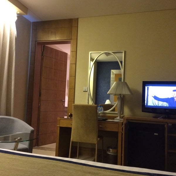 Foto tirada no(a) Byblos Hotel por Hussein A. em 9/24/2014