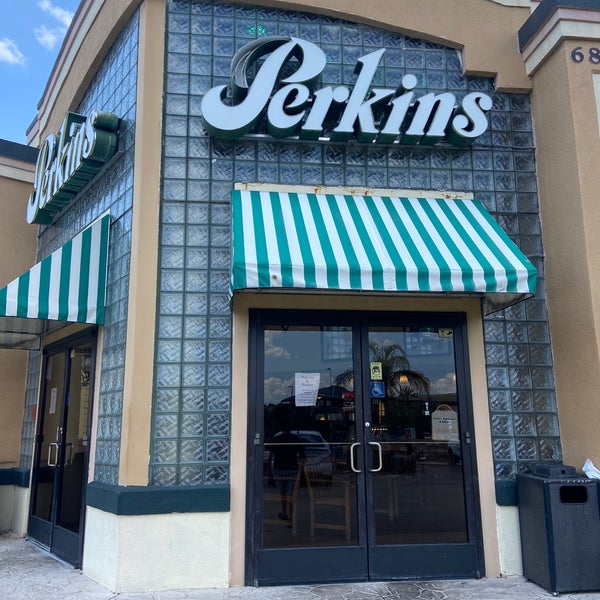 Foto tirada no(a) Perkins Restaurant &amp; Bakery por Kátia L. em 5/14/2022