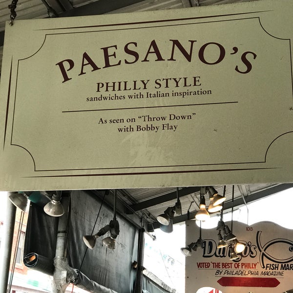 Foto tirada no(a) Paesano&#39;s Philly Style por Andrew L. em 12/21/2016