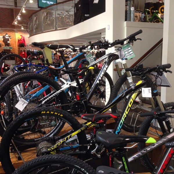 evans cycles customer service opening hours