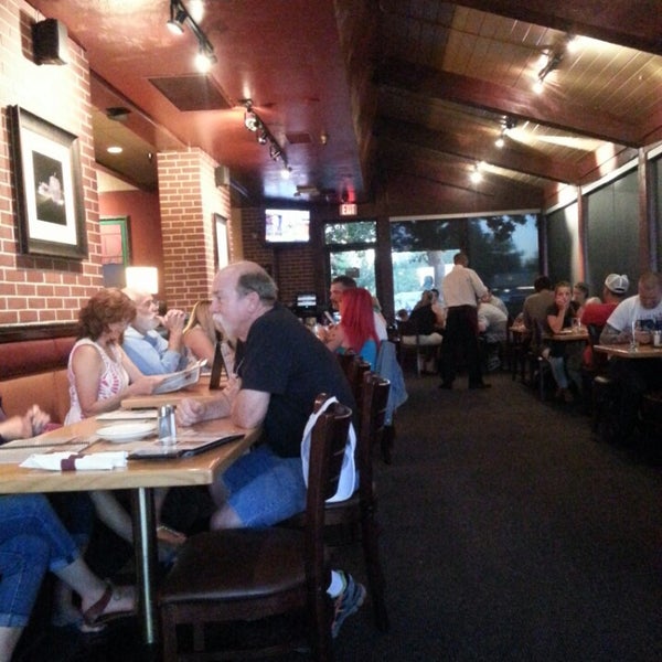 Photo taken at BJ&#39;s Restaurant &amp; Brewhouse by Birdy B. on 9/6/2014