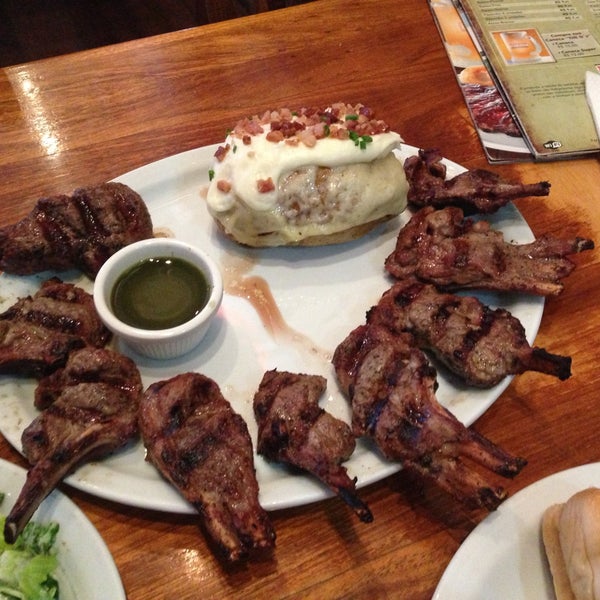 Foto scattata a Detroit Steakhouse da Clarissa C. il 5/1/2013