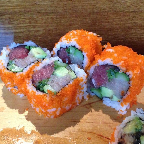 Das Foto wurde bei Toni&#39;s Sushi Bar von Bedoor S. am 4/15/2013 aufgenommen