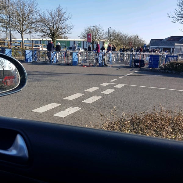 Tesco Extra Bourne Centre, Southampton Rd