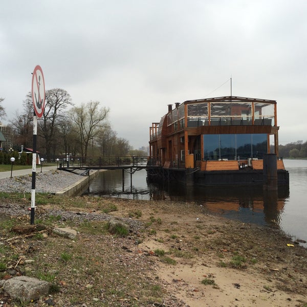 5/2/2015 tarihinde Yaroslav F.ziyaretçi tarafından Ресторан «Елагин»'de çekilen fotoğraf