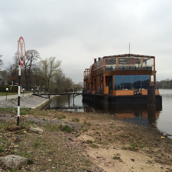 Плавучий ресторан Елагин